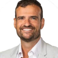 代表取締役社長 Matthew Fowler